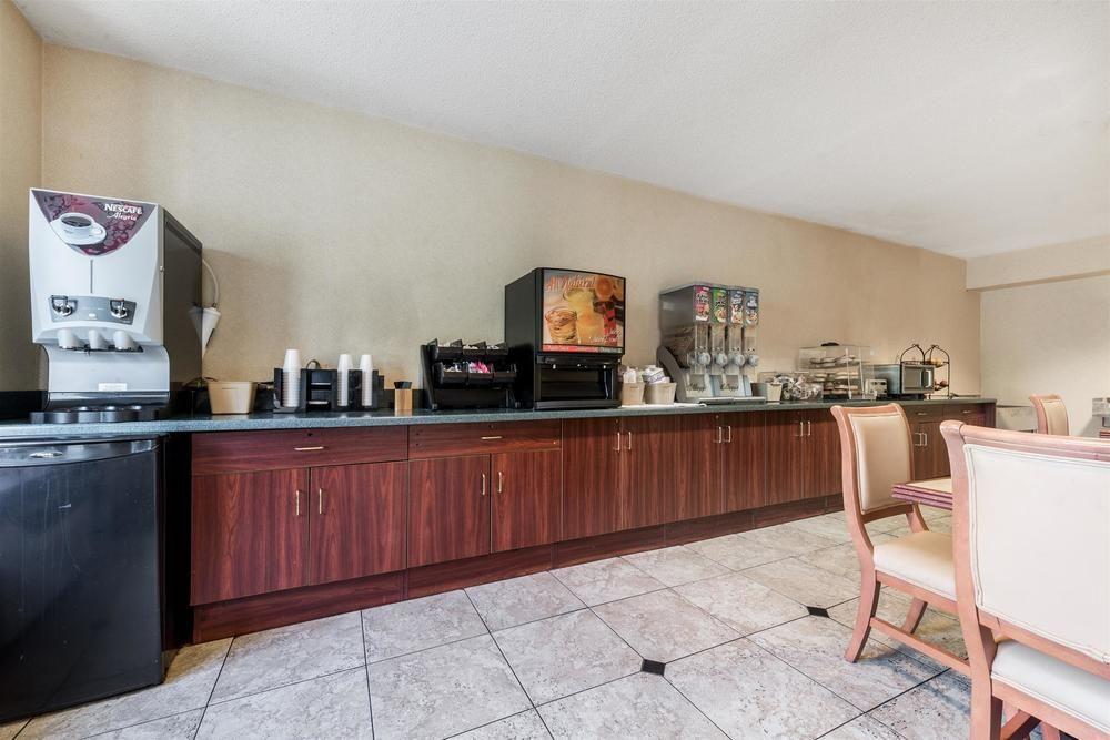 Microtel Inn & Suites By Wyndham Philadelphia Airport מראה חיצוני תמונה