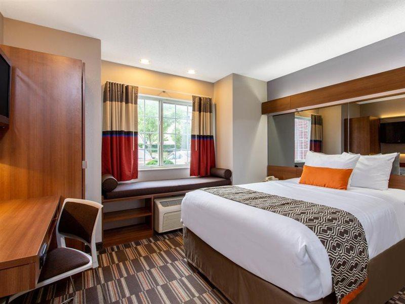 Microtel Inn & Suites By Wyndham Philadelphia Airport מראה חיצוני תמונה