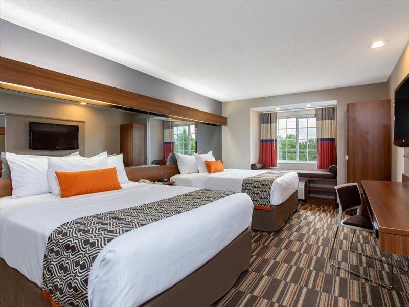 Microtel Inn & Suites By Wyndham Philadelphia Airport מראה חיצוני תמונה