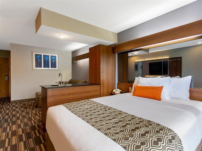 Microtel Inn & Suites By Wyndham Philadelphia Airport מראה חיצוני תמונה