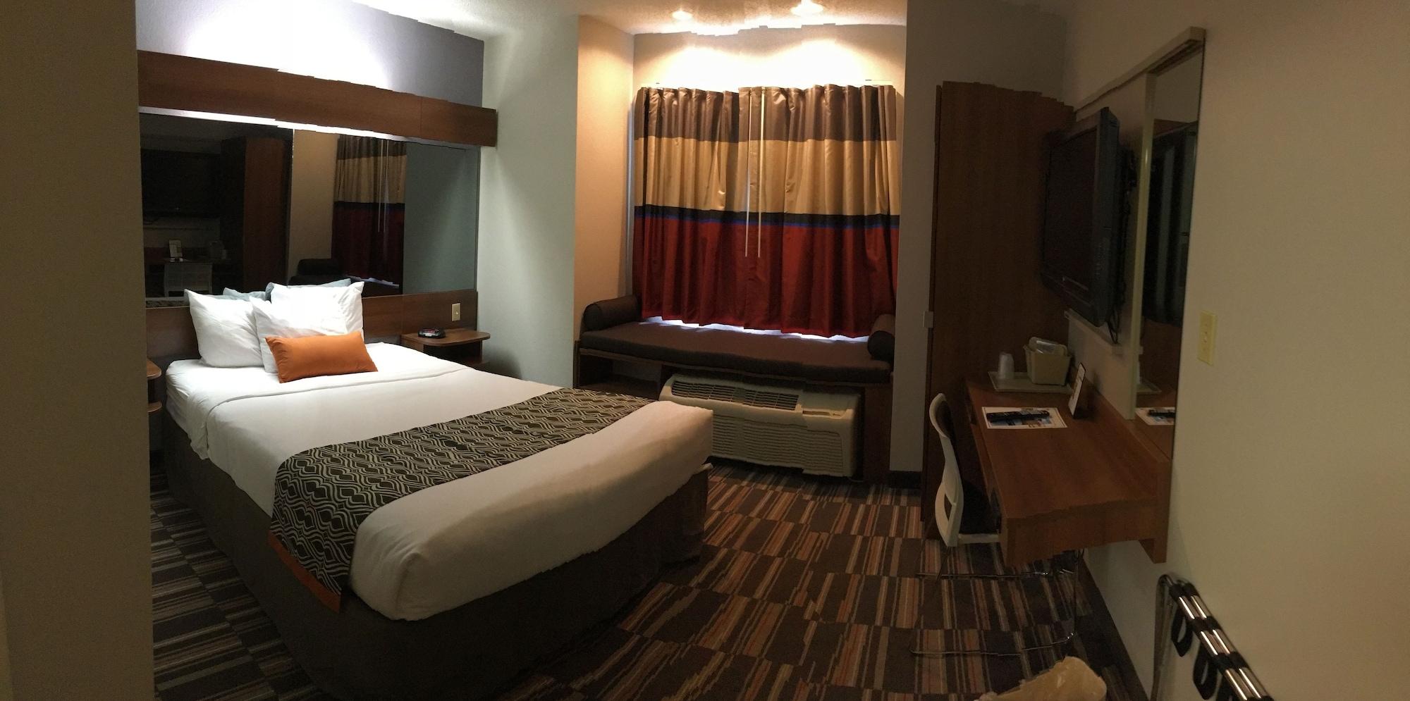 Microtel Inn & Suites By Wyndham Philadelphia Airport מראה חיצוני תמונה