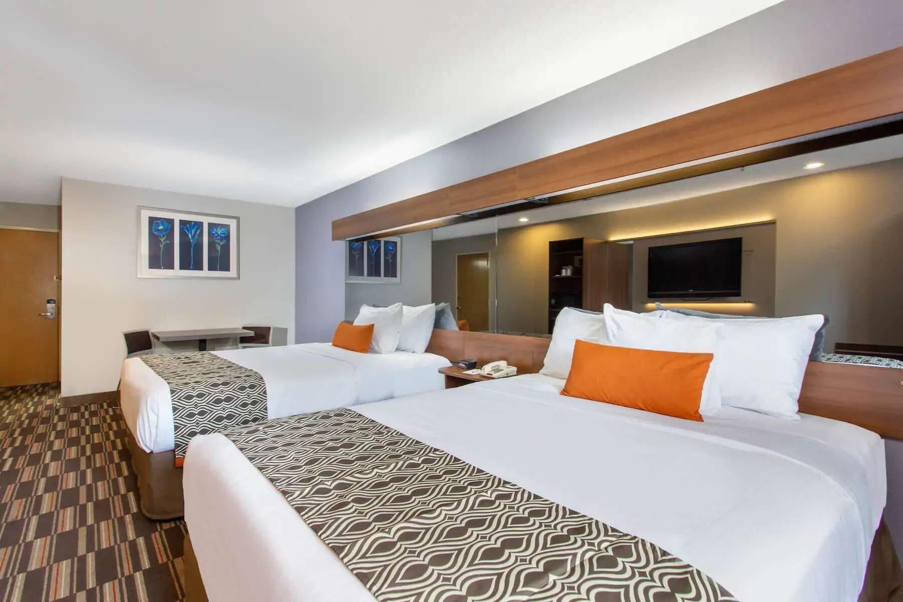 Microtel Inn & Suites By Wyndham Philadelphia Airport מראה חיצוני תמונה