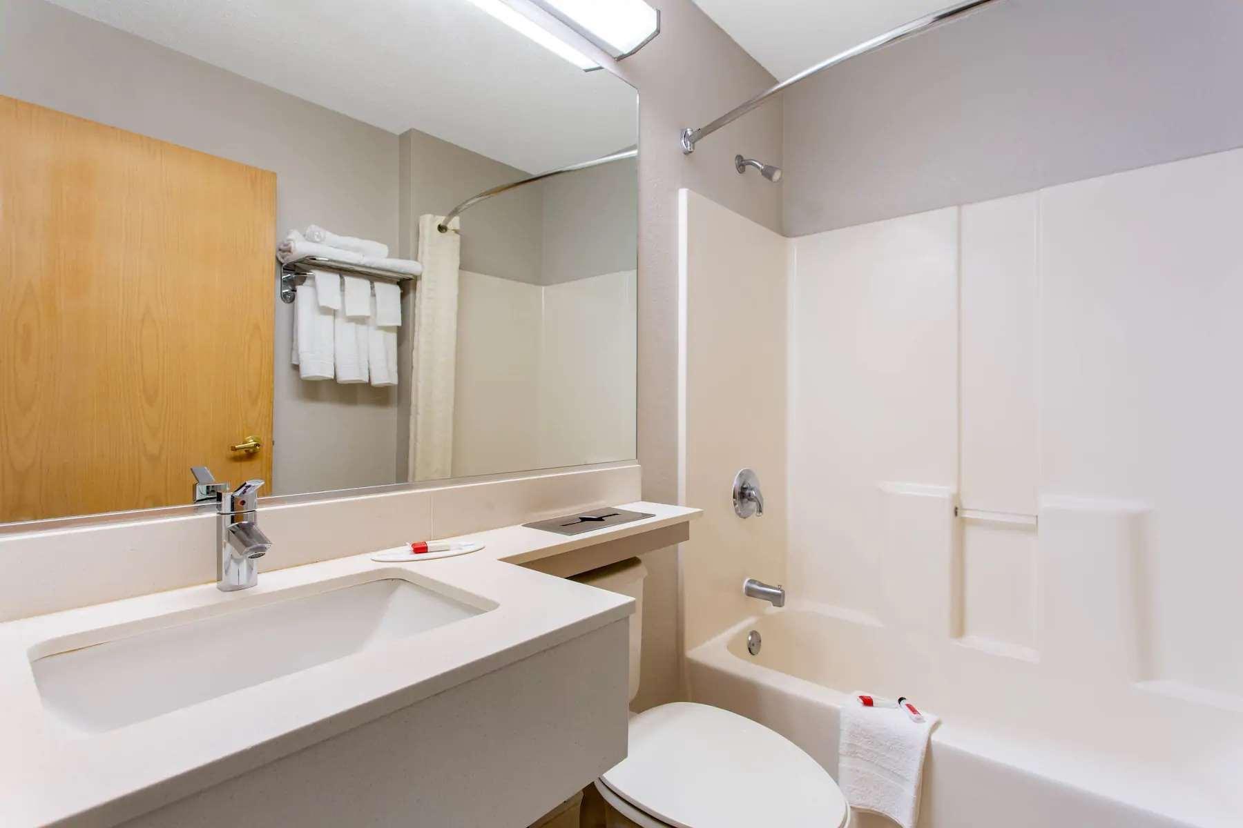 Microtel Inn & Suites By Wyndham Philadelphia Airport מראה חיצוני תמונה