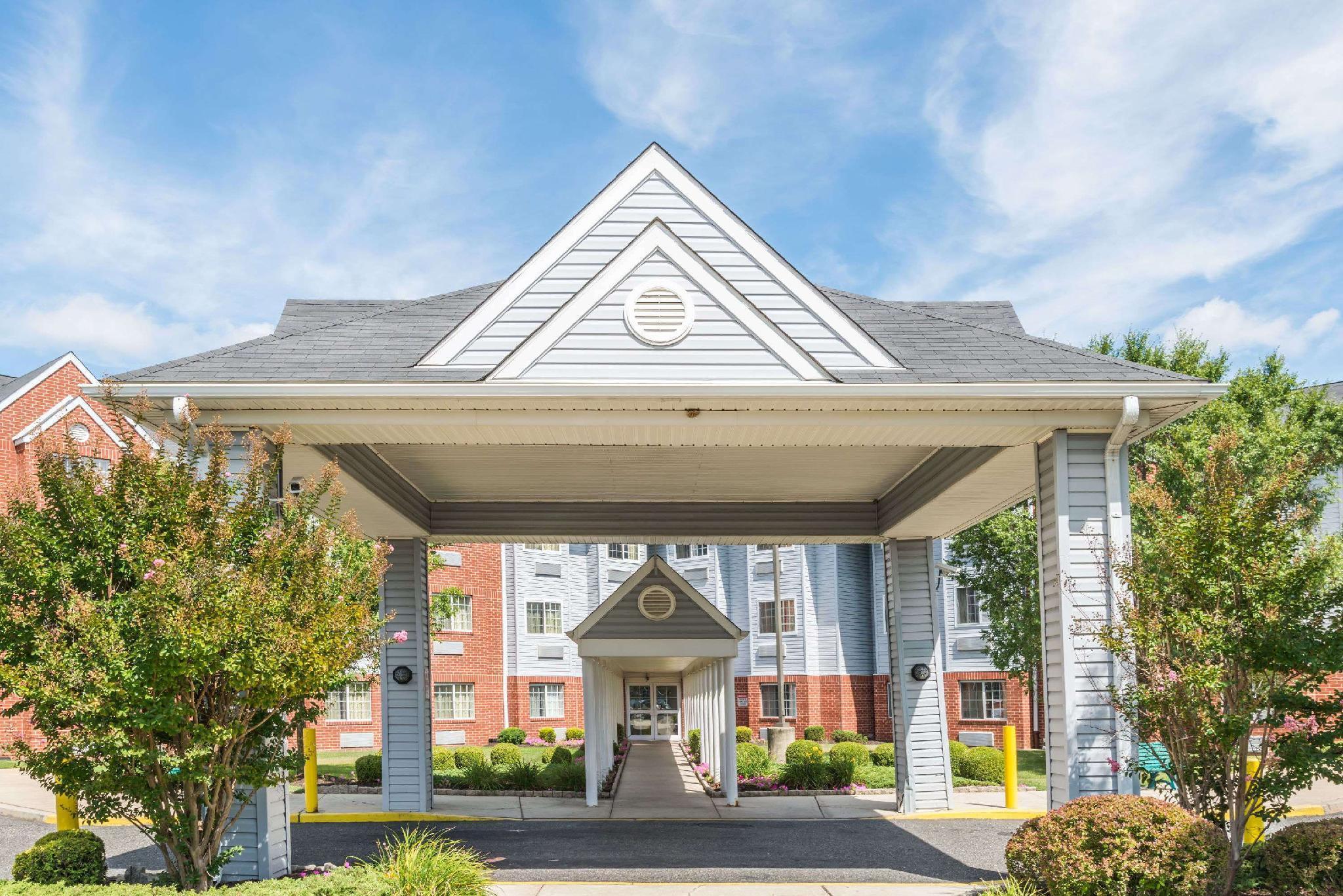 Microtel Inn & Suites By Wyndham Philadelphia Airport מראה חיצוני תמונה