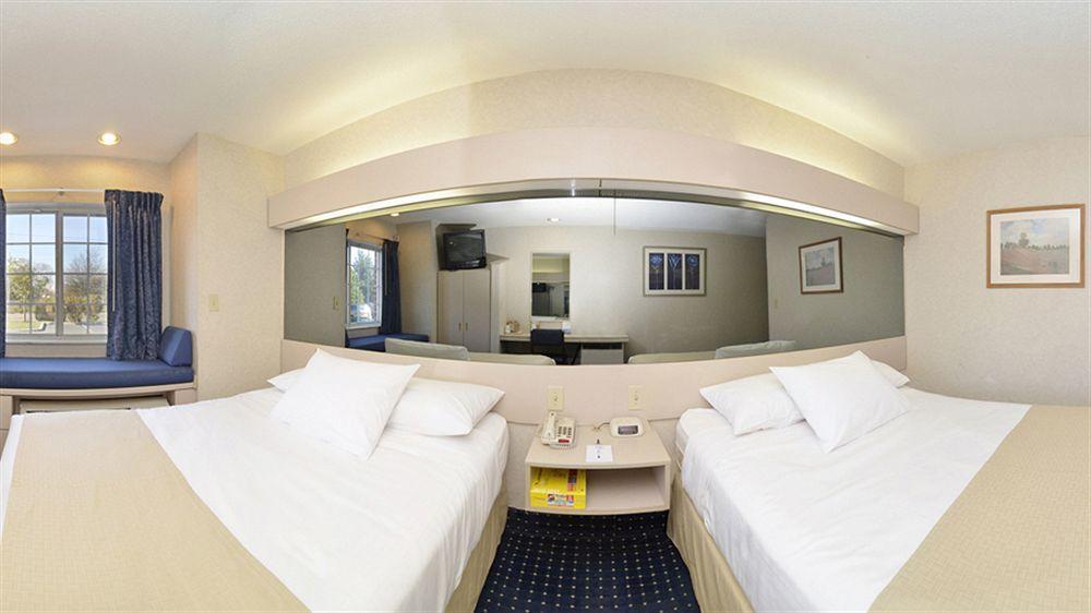 Microtel Inn & Suites By Wyndham Philadelphia Airport מראה חיצוני תמונה