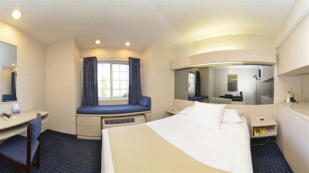 Microtel Inn & Suites By Wyndham Philadelphia Airport מראה חיצוני תמונה