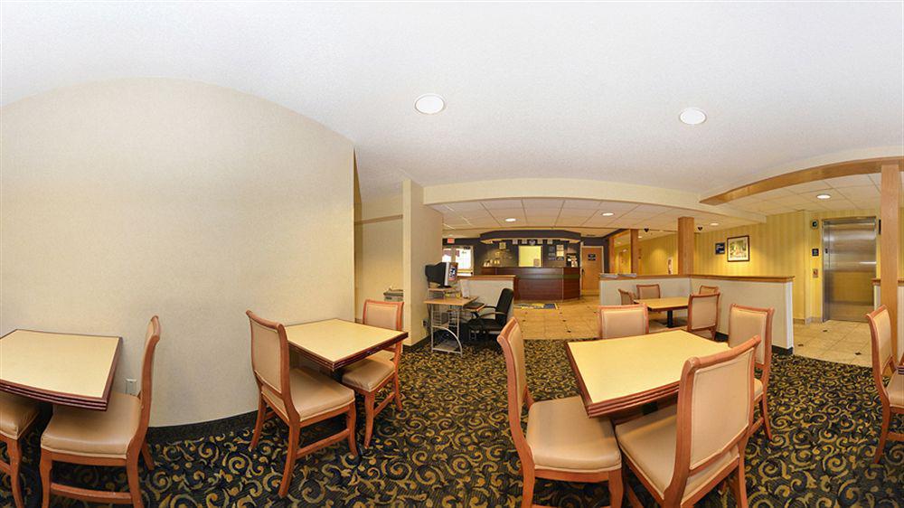 Microtel Inn & Suites By Wyndham Philadelphia Airport מראה חיצוני תמונה